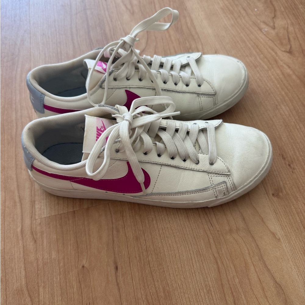 Nike Women's Cream Sneakers with Pink Swoosh